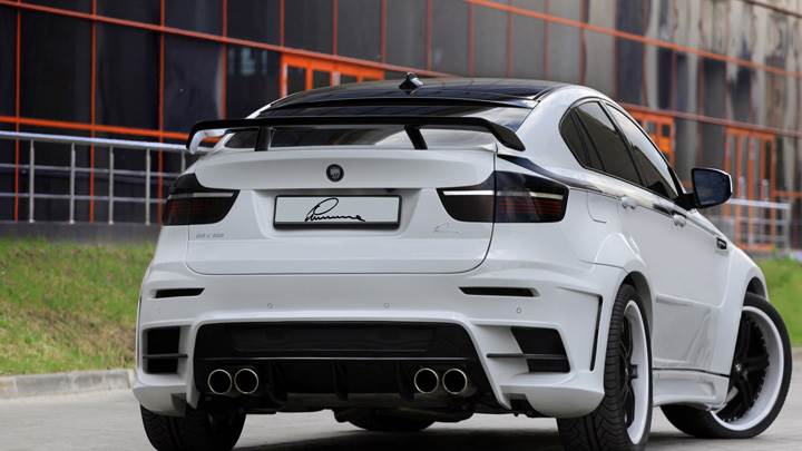 Back Pose Of 2010 BMW X6 Lumma Design In White
